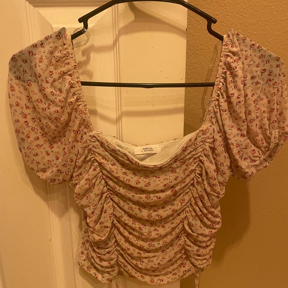 white/rose off the shoulders crop top, super cute!
